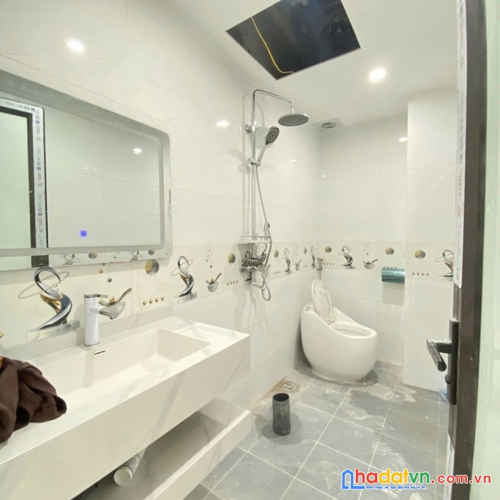Bán căn 65m2x4t, oto vào nhà, gần chợ đông la, 7 phút ra penika