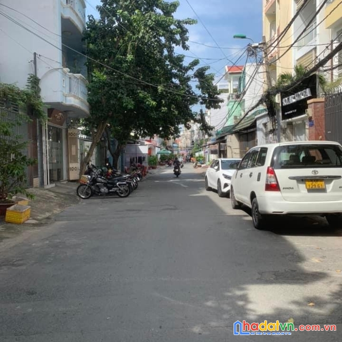 Hiếm có, nhà mới 3 tầng btct, hẻm 6m gần chợ bà chiểu, phường 24, bình thạnh - nhỉnh 6 tỷ