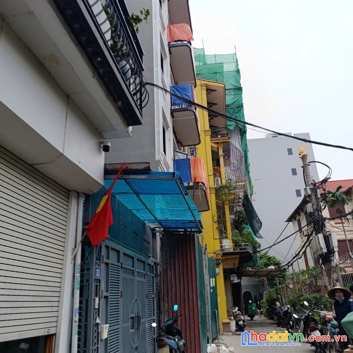 Đầu tư- 28 phố tứ liên- ô tô tránh- 70m sổ đỏ- mặt tiền 4m – 9.6 tỷ 