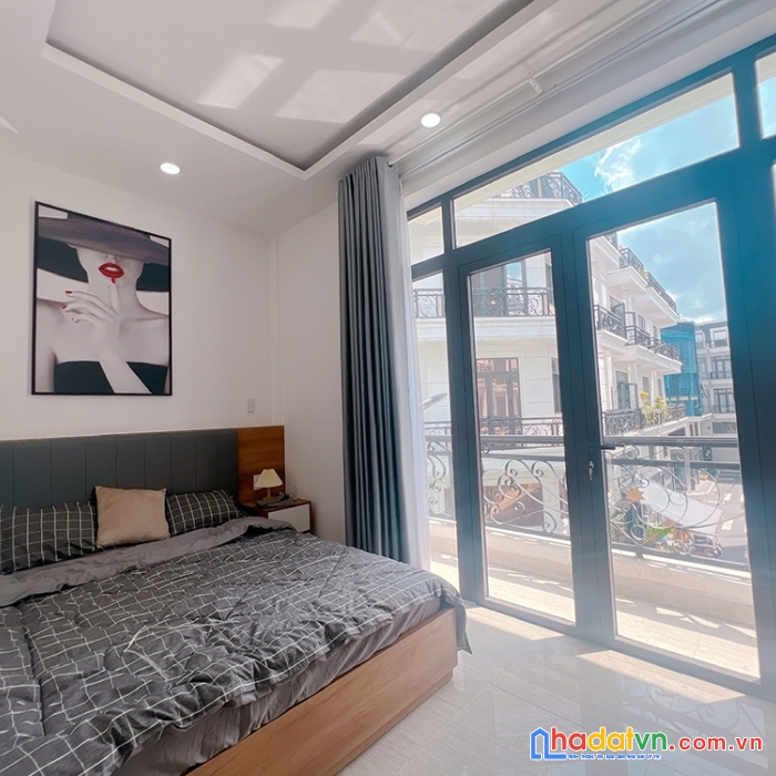 Giảm ngay 1 tỷ căn nhà đẹp 4 tầng, gần cao đẳng điện lực, đường 8m thông, sổ hồng hoàn công
