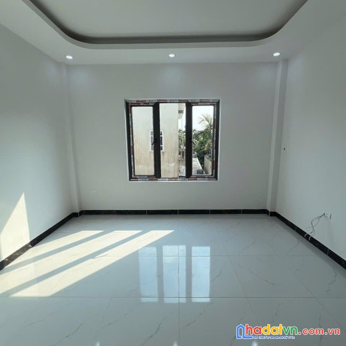 Bán căn 43m2x3t, 10m ra trục chính địa thành, bk 300m trường, chơ, ubnd