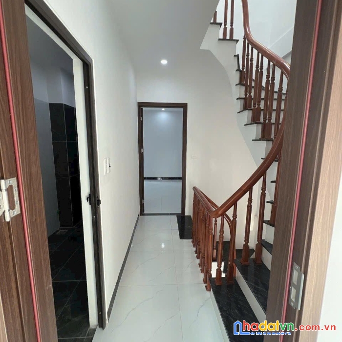 Bán căn 43m2x3t, 10m ra trục chính địa thành, bk 300m trường, chơ, ubnd