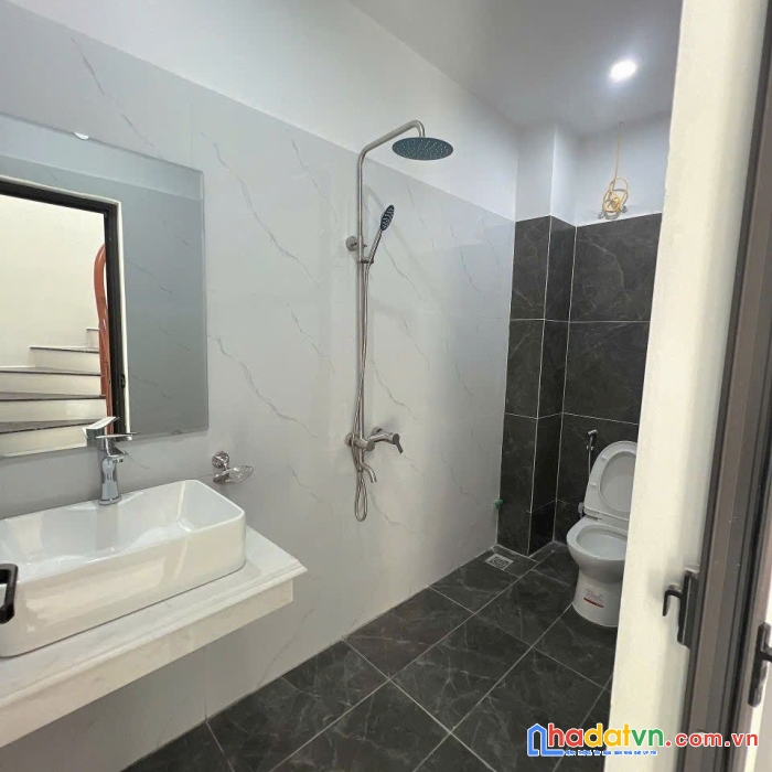 Bán căn 43m2x3t, 10m ra trục chính địa thành, bk 300m trường, chơ, ubnd