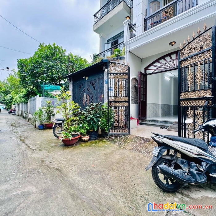 Bán nhà riêng 4 tầng hẻm xe hơi 
diện tích :4m×17m
nhà đẹp 