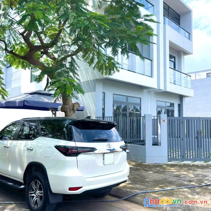 Căn góc 2 mặt tiền ngay trục đường a4, mẫu nhà mới đẹp, sầm uất, ký hđ với cđt hud
