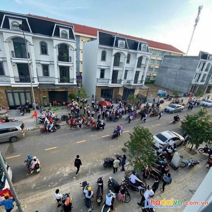 Bán đất ngay cổng trường học cấp 1 cấp 2 phú chánh, tp. tân uyên