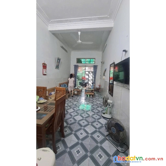 Tây hồ- phố tứ liên- 68m nhà 4 tầng- mặt tiền 5m -sân để xe rộng- 8.4 tỷ