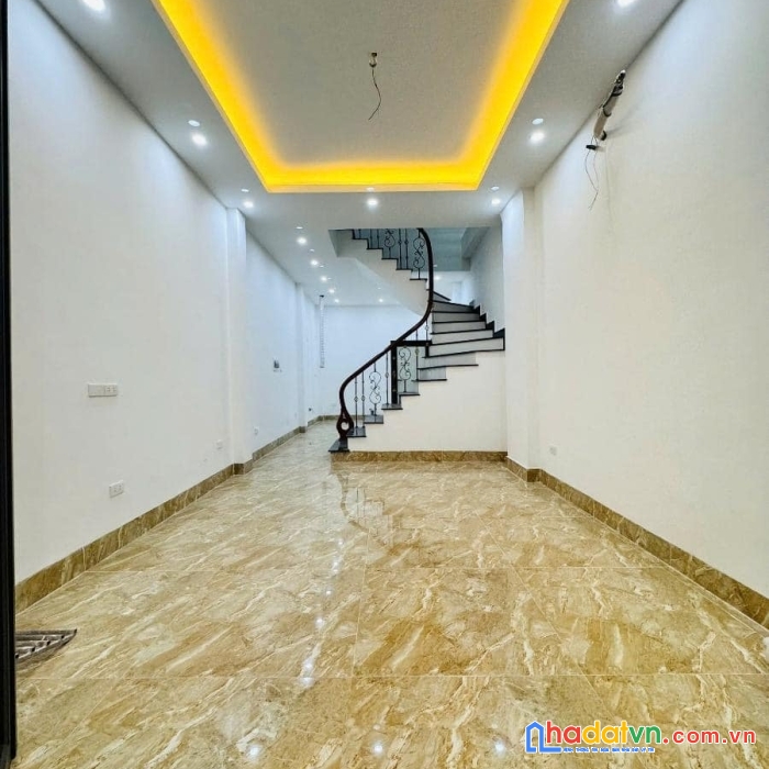 Bán nhà phố kim ngưu, hai bà trưng 35m, 5 tầng. giá: 8.3 tỷ