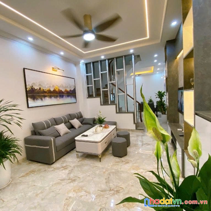Hiếm- phố tứ liên- nhà đẹp lung linh- gần vỉa hè ô tô tránh- kinh doanh – 8 tỷ