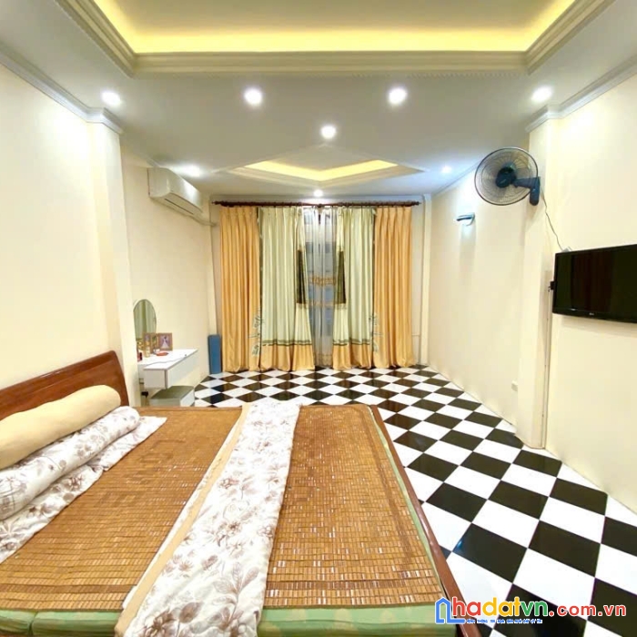 Bán nhà phố thịnh quang, ngõ nông rộng thoáng, dt 35m2 x 4 tầng 4.35 tỷ.