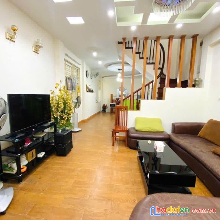 Nhà khương trung - gara ô tô 7 chỗ - kinh doanh, cạnh trường học nguyễn trãi.