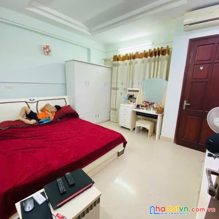 Nhà khương trung - gara ô tô 7 chỗ - kinh doanh, cạnh trường học nguyễn trãi.