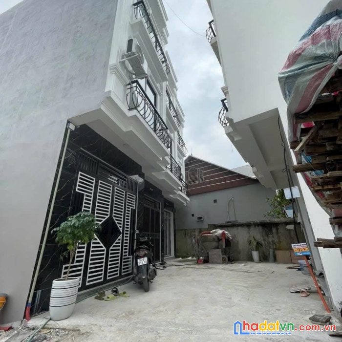 Bán nhà 34m2x3t, oto đỗ cửa, gần chợ phượng, trường