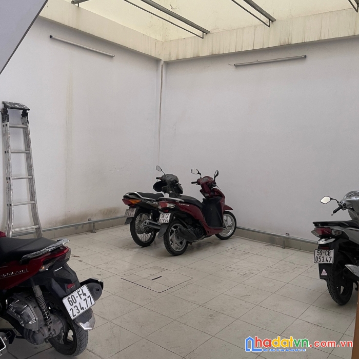 Bán tòa nhà căn hộ dịch vụ góc 2 mặt tiền hxh huỳnh tấn phát, quận 7. thu nhập 50tr/ tháng