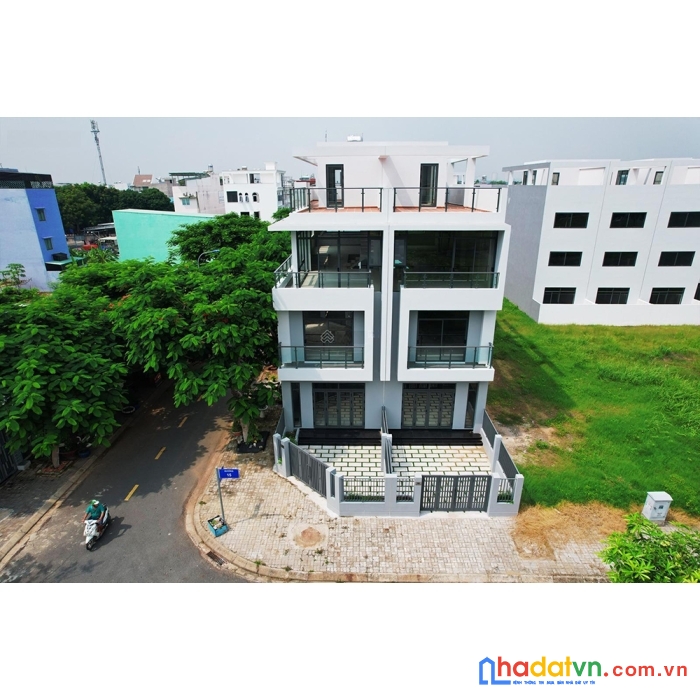 Nhà phố đông tăng long 4 tầng, căn góc 2 mặt tiền đường 16, nhận nhà kinh doanh ngay, giá gốc cđt
