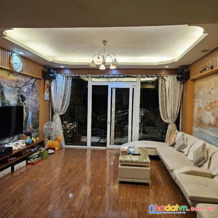 Hiếm- tây hồ- cạnh ciputra-nhà 6 tầng mới- ô tô vào nhà- mặt tiền 5m- 15.5 tỷ 