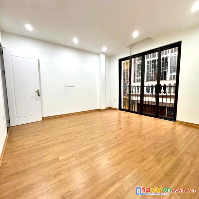 Bán nhà phô lê thanh nghị, hai bà trưng 30m, 5 tầng. giá: 9.8 tỷ