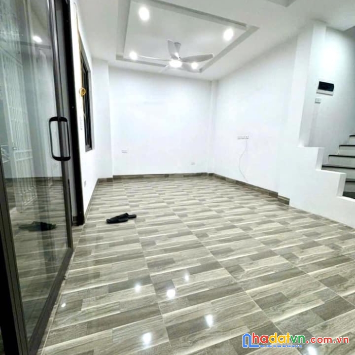 Bán nhà phô lê thanh nghị, hai bà trưng 30m, 5 tầng. giá: 9.8 tỷ