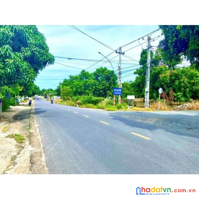 Trừ văn thố bán lô sẵn thổ cư mặt tiền 18m giá siêu ngộp