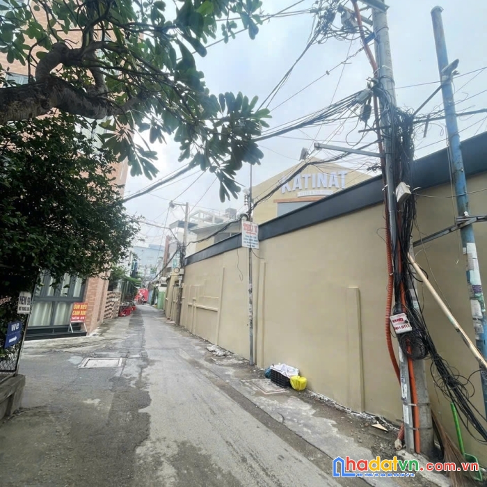 Bán nhà hxh nguyễn xí, p26, bình thạnh. dt 12,2m x 30m
