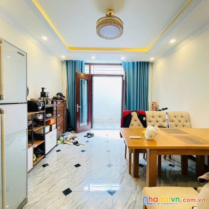 Khu vip quận thanh xuân, dt 40m2 x 5t, giá chỉ 5.8 tỷ, 30m ra ô tô tránh.