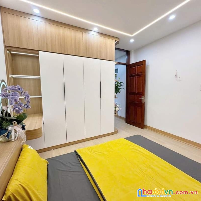 Nhà liền kề 60mx3t, cổng sân riêng, oto đỗ, 3,5km penika tố hữu