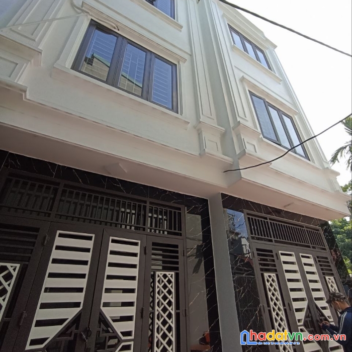 Giá rẻ nhất đại thành 2.35ty, 40m2x3t, 400m, trường, chợ, ub, 3.5km fenika