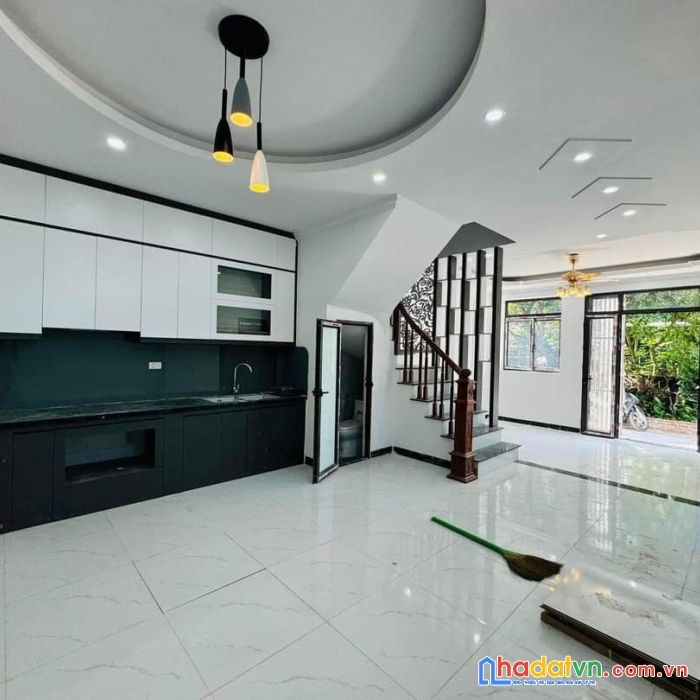 Giá rẻ nhất đại thành 2.35ty, 40m2x3t, 400m, trường, chợ, ub, 3.5km fenika