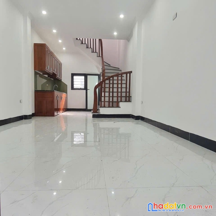Bán căn 32m2x3t, trạm xe bus, gần trường tdtt, oto đỗ 5km bx yên nghĩa