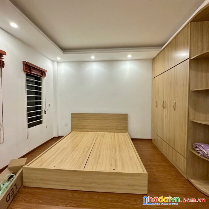 Tây hồ-lạc long quân-nhà đẹp 5 tầng mới ở ngay-40m sổ vuông-mặt tiền 5.5m – 9.5 tỷ