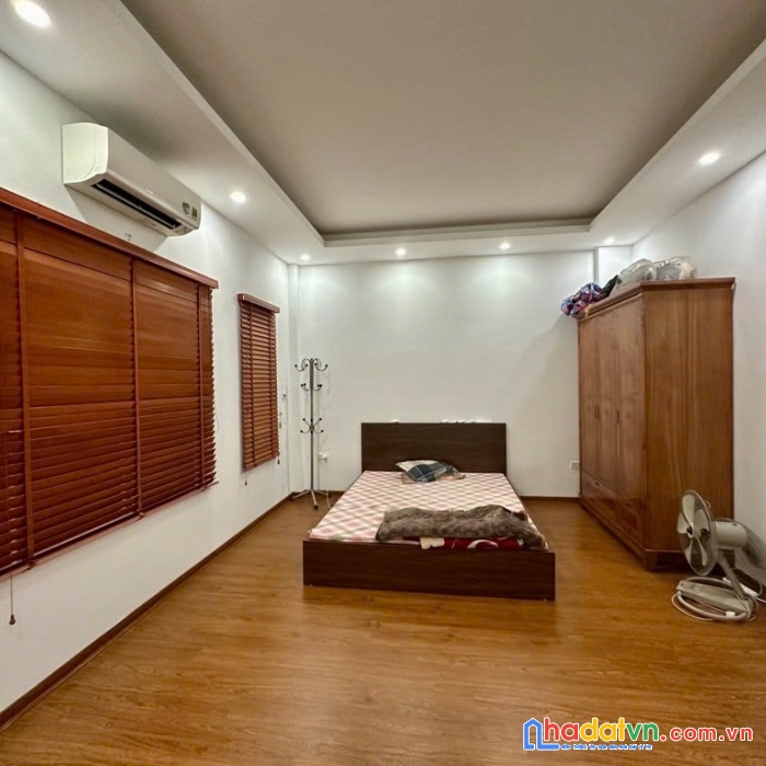 Tây hồ-lạc long quân-nhà đẹp 5 tầng mới ở ngay-40m sổ vuông-mặt tiền 5.5m – 9.5 tỷ