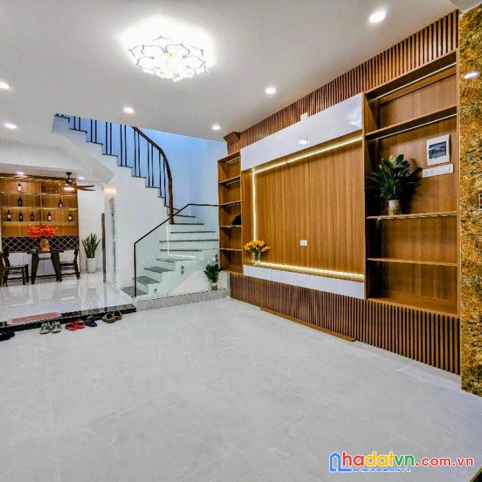 Bán nhà hoàng tích trí 43m² 5t 15.8 tỷ 2 ôtô tránh thoải mái còn duy nhất 1 căn