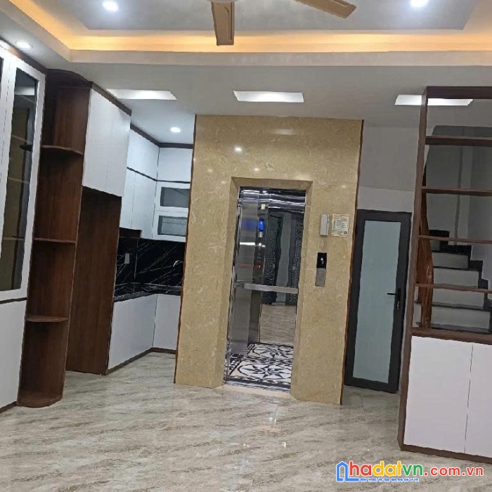 Hot-tây hồ- phố tứ liên- ngõ 28  cực rộng-nhà 5 tầng thang máy- mặt tiền 5m- 8 tỷ