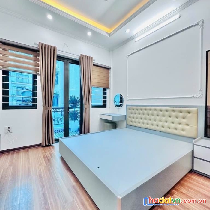 Mới đẹp ở ngay đón tết bán nhà ngõ cẩm văn 42m 4t nhỉnh 7 tỷ