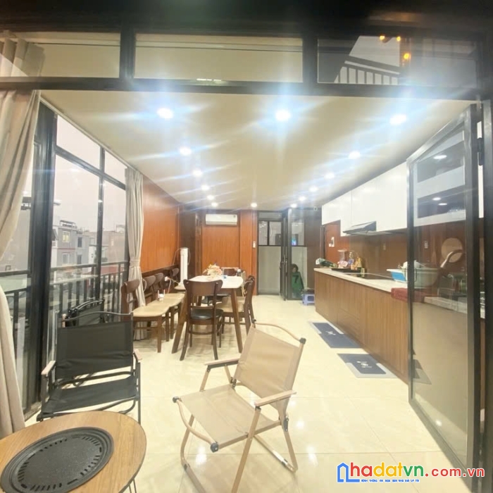 Hiếm-mặt đường âu cơ- phố tứ liên- 8 tầng thang máy- kinh doanh- cho thuê- 16.5 tỷ