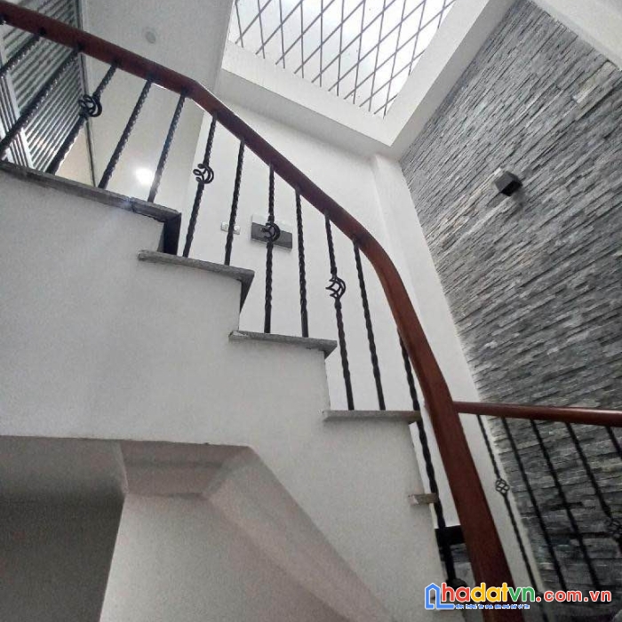 Bán nhà ngõ 43 nguyễn chí thanh 40m 5t 8 tỷ lô góc -kinh doanh đỉnh - nội thất xịn