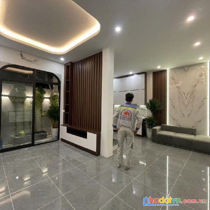 Hiếm- tây hồ- lạc long quân-nhà mới 5 tầng- gần mặt phố- mặt tiền 6.5m- 11.55 tỷ