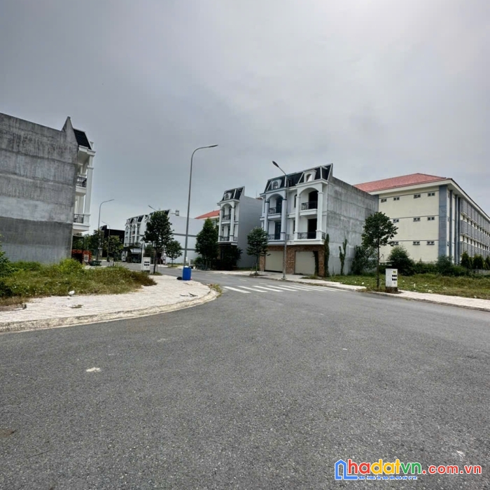        bán nhanh với giá rẻ để lo việc trong tết lô đất đối diện trường học