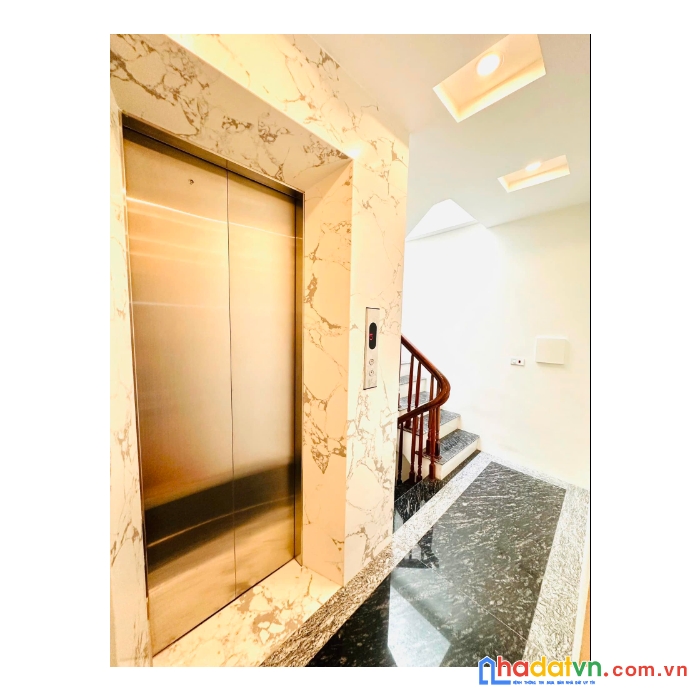 Bán nhanh nhà hoàng hoa thám - 39m2 - 6 tầng - 9 tỷ 5- gần ô tô đỗ - thang máy vù vù
