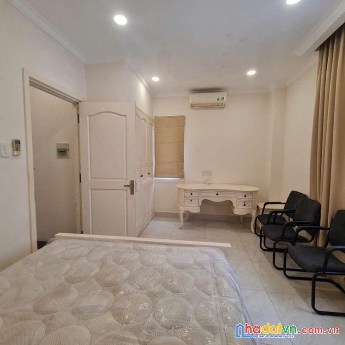 Bán biệt thự mega village, mặt tiền võ chí công, ngang 7m, sổ hồng, full nội thất cao cấp
