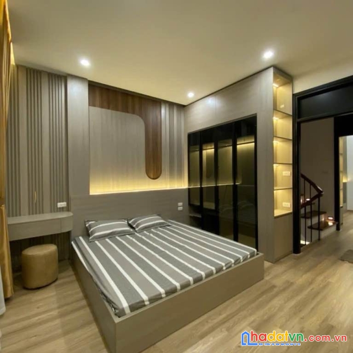 Khách sạn mini quan hoa 46m2 5 tầng mt 5,1m 10 tỷ