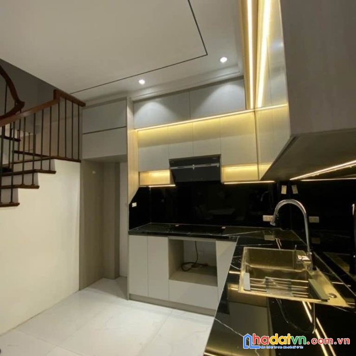 Khách sạn mini quan hoa 46m2 5 tầng mt 5,1m 10 tỷ