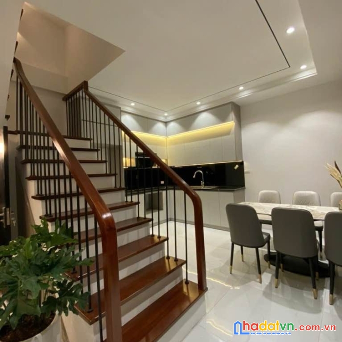 Khách sạn mini quan hoa 46m2 5 tầng mt 5,1m 10 tỷ