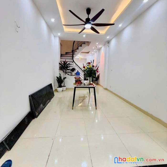 Bán nhà khương trung - thanh xuân 40m2 x 5t, ngõ thông kinh doanh, ô tô qua nhà.