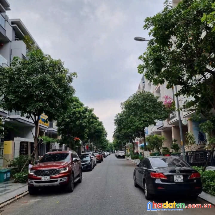 Chính chủ bán nhà phố 5 tầng đang cho thuê
