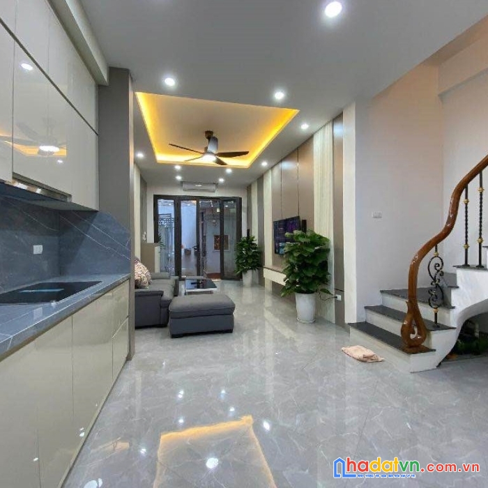 Bán nhà nguyễn chí thanh hàng xóm vtv 40m2 5 tầng 8,x tỷ