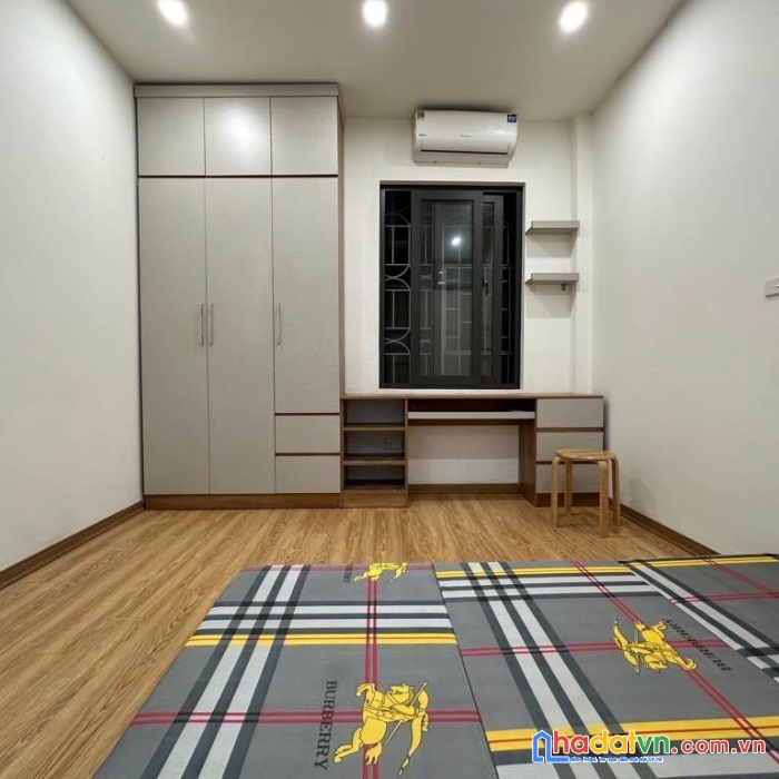 Bán nhà cát linh 25m2 6t mt 3,4m 5.x tỷ full nội thất