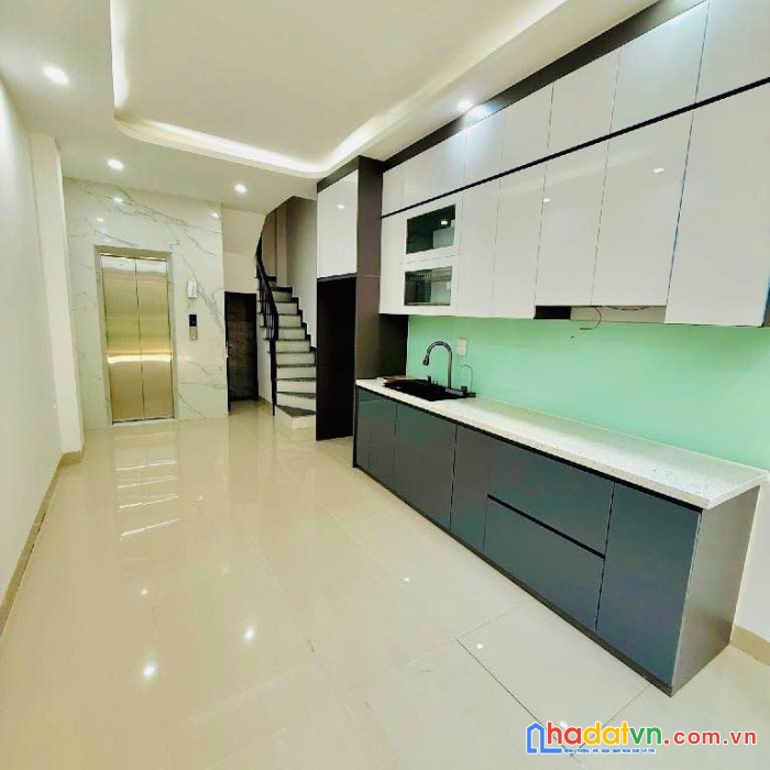 Bán nhà 189 hoàng hoa thám 32m2 6 tầng thang máy nhỉnh 8 tỷ
