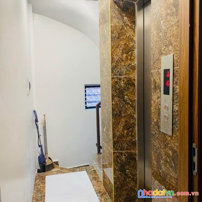 Bán nhà ngõ 173 hoàng hoa thám 35m2 6 tầng mt 6m 8.x tỷ - thang máy nhập khẩu - nội thất cao cấp