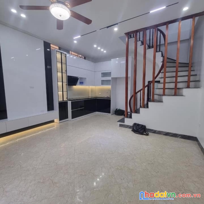 Bán nhà phố minh khai, hoàng mai 35m, 5 tầng. giá: 8.45 tỷ